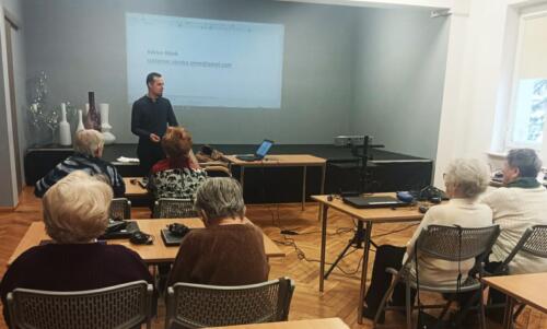 3ce70c5e-ce79-466b-8e25-005fde44db02-1